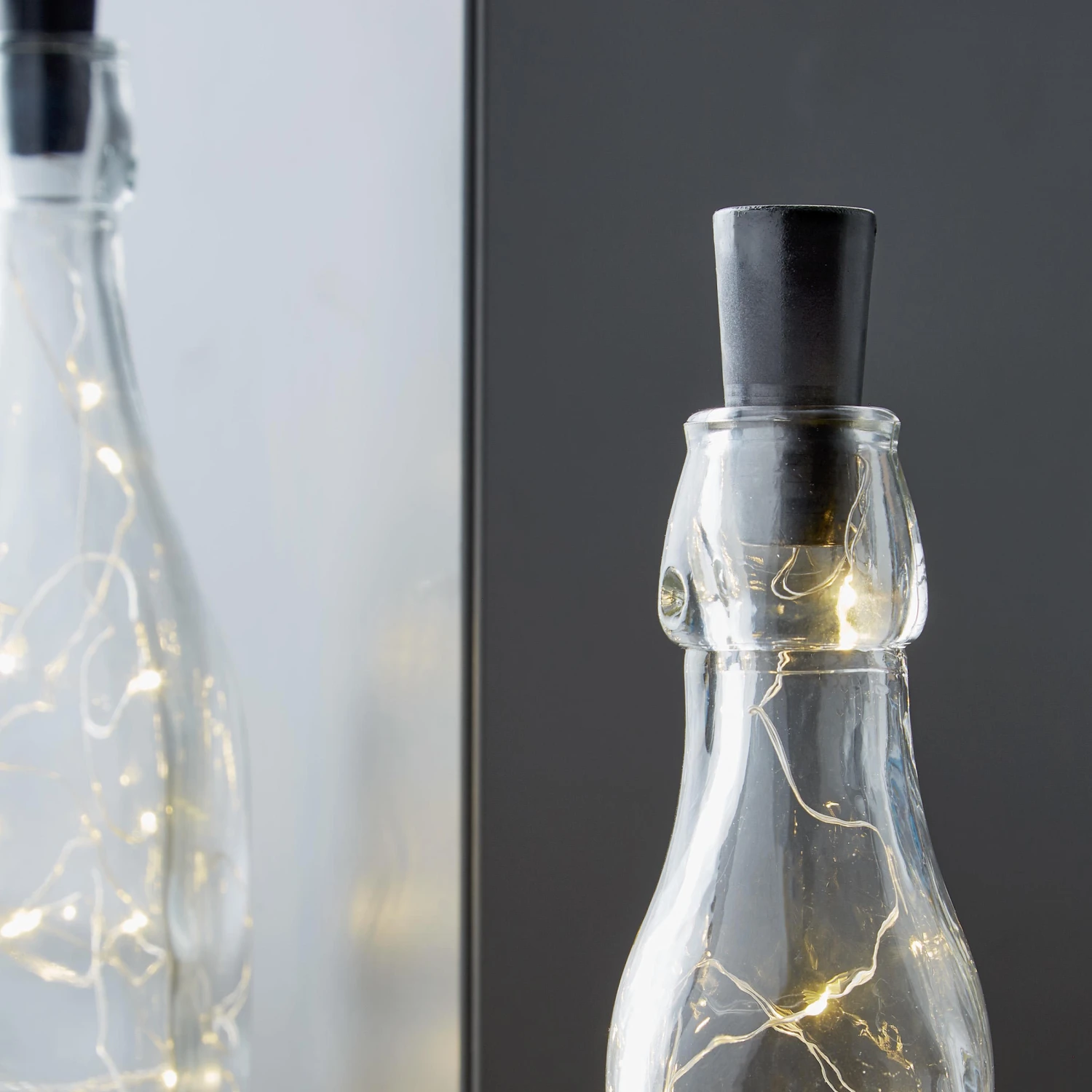 Bügelflasche Mit Flaschenbeleuchtung 2-tlg. BOTTLE LIGHT In Transparent 2 Bügelflasche Mit Flaschenbeleuchtung 2-tlg. BOTTLE LIGHT In Transparent – Bild 2