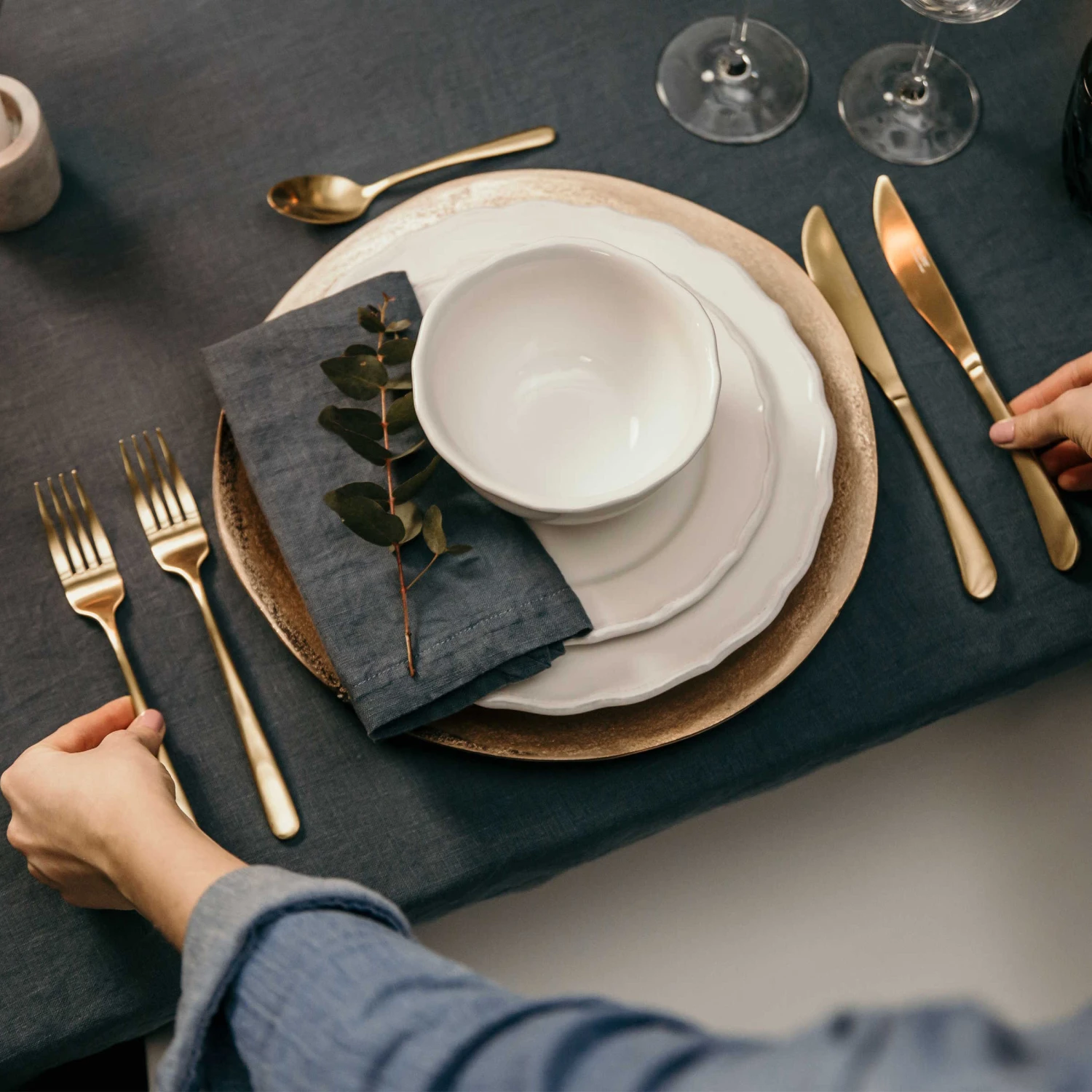 Deko-Teller Organisch Ø32cm BANQUET In Gold 4 Deko-Teller Organisch Ø32cm BANQUET In Gold – Bild 4