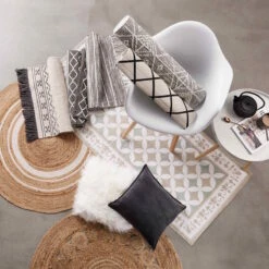 Hanf-Teppich Mit Lochmuster Ø110cm ALL NATURE In Natur 12 Hanf-Teppich Mit Lochmuster Ø110cm ALL NATURE In Natur -Butlers butlers hanf teppich mit lochmuster o110cm all nature in natur 5