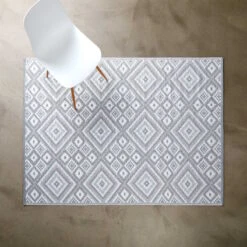 In- & Outdoor-Teppich Ethno L 200 X B 150cm COLOUR CLASH In Grau-Weiß -Butlers butlers in and outdoor teppich ethno l 200 x b 150cm colour clash in grau weiss 1