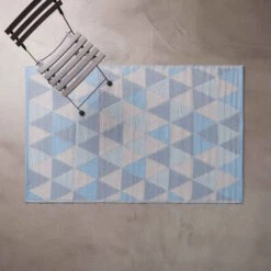 In- & Outdoorteppich Dreiecke L 180 X B 120cm COLOUR CLASH In Pastellblau 12 In- & Outdoorteppich Dreiecke L 180 X B 120cm COLOUR CLASH In Pastellblau -Butlers butlers in and outdoorteppich dreiecke l 180 x b 120cm colour clash in pastellblau 3