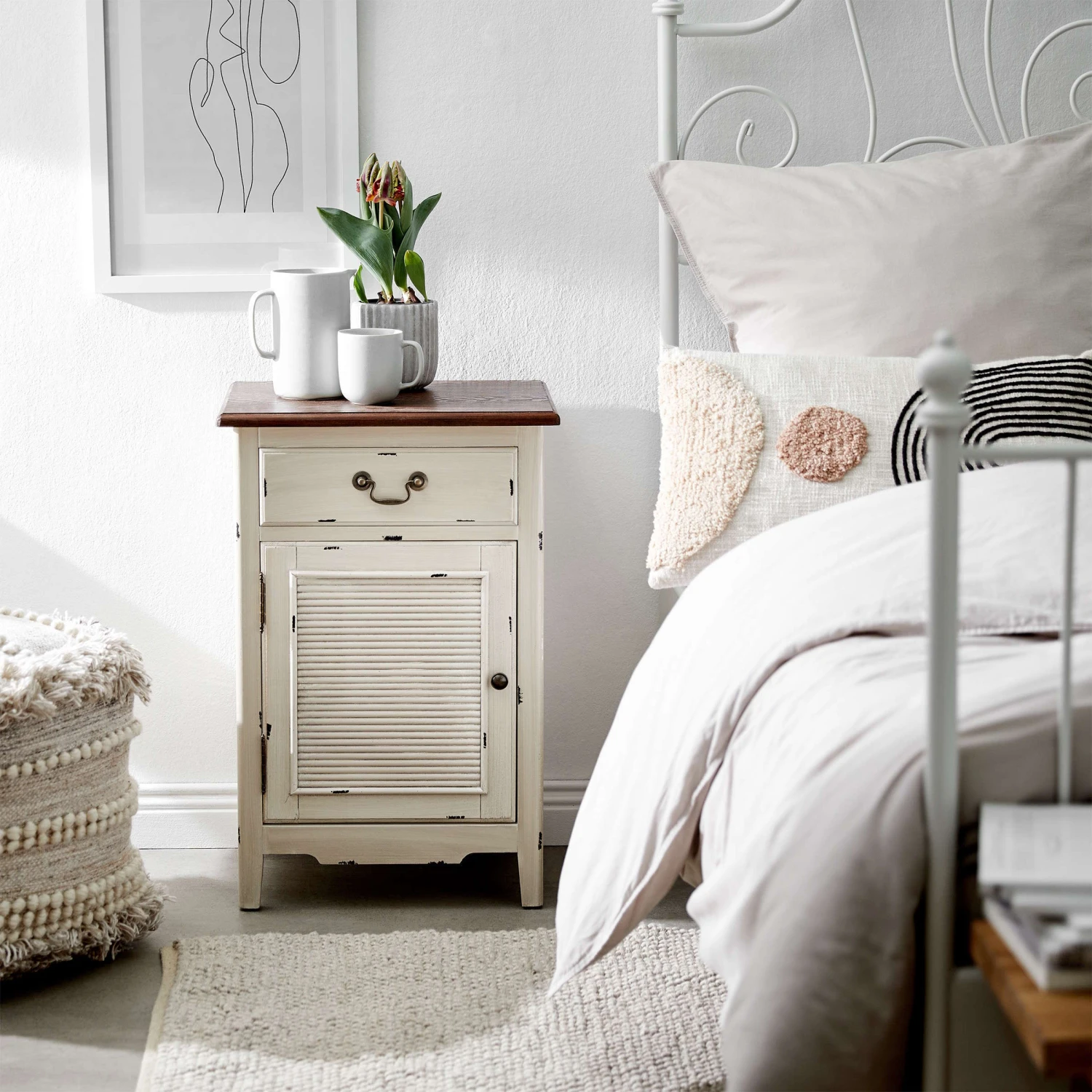 Nachttisch CABOTT COVE In Creme-Braun 2 Nachttisch CABOTT COVE In Creme-Braun – Bild 2