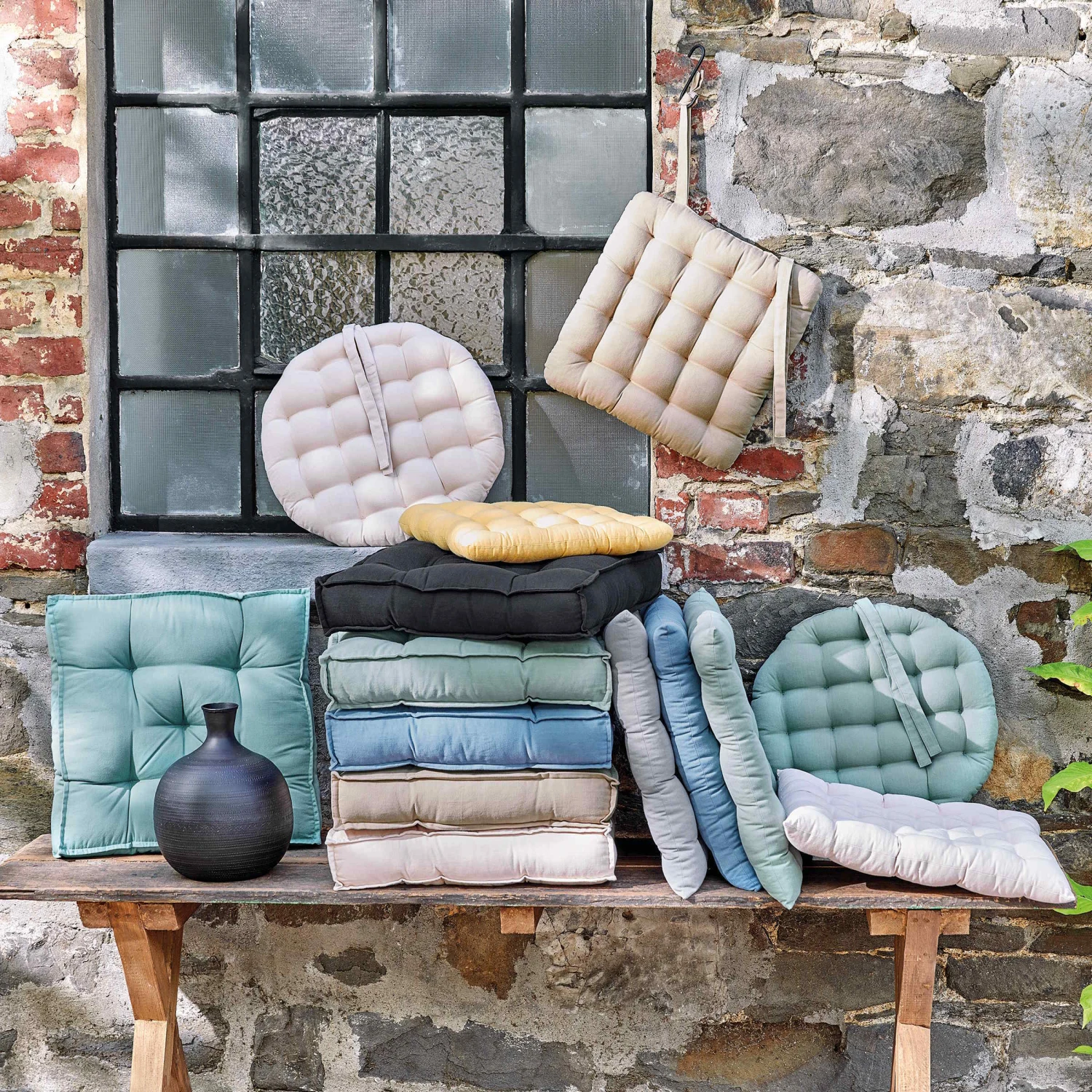 Stuhlkissen Mit Bändchen L 35 X B 37cm SOLID In Schwarz 2 Stuhlkissen Mit Bändchen L 35 X B 37cm SOLID In Schwarz – Bild 2